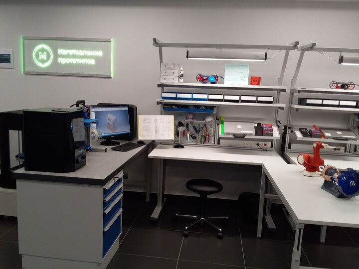 Siberian college Noyabrsk uses Treston furniture in their technical workshops